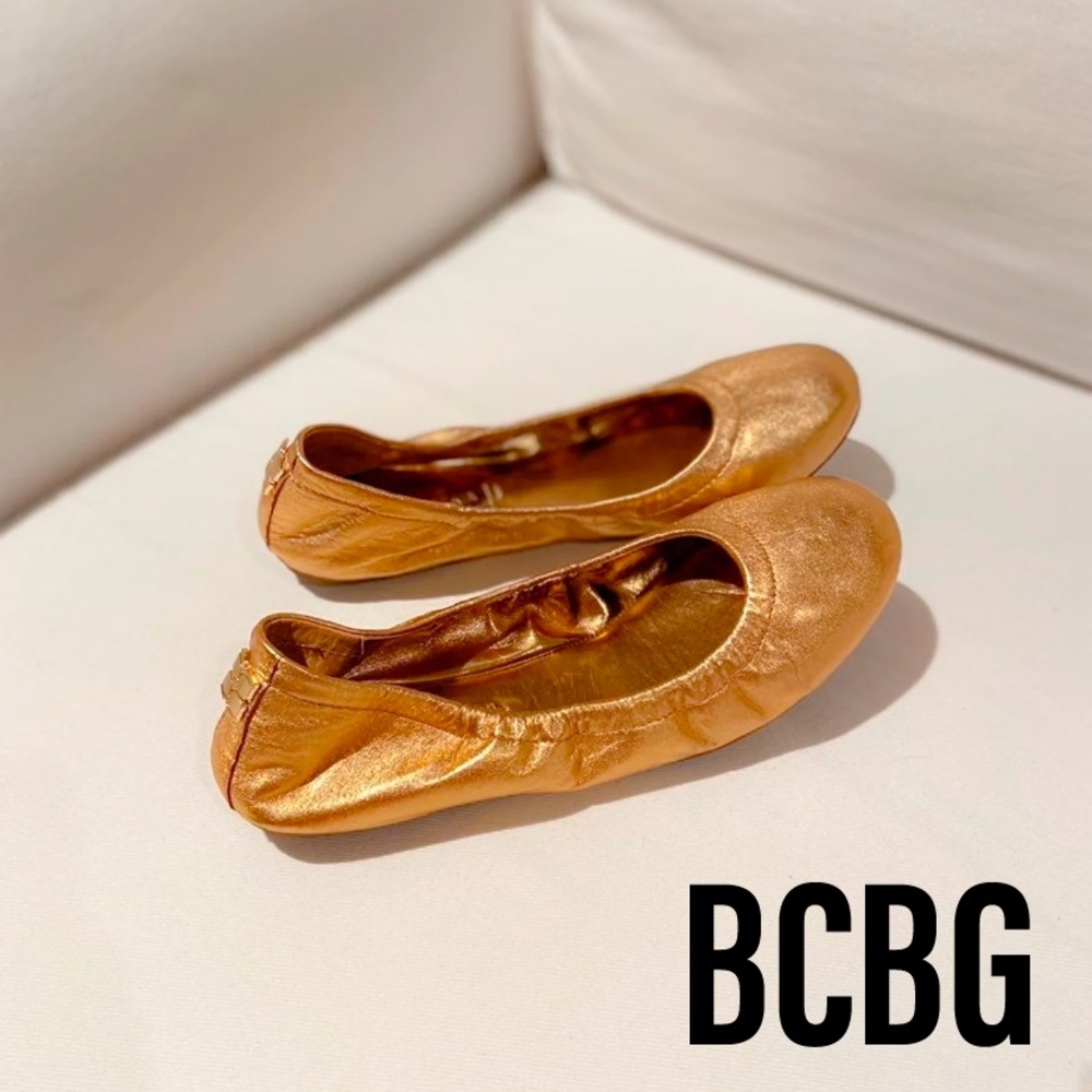 LN BCBGMaxAzria Gold Molly Leather Flats Sz 7 SFH